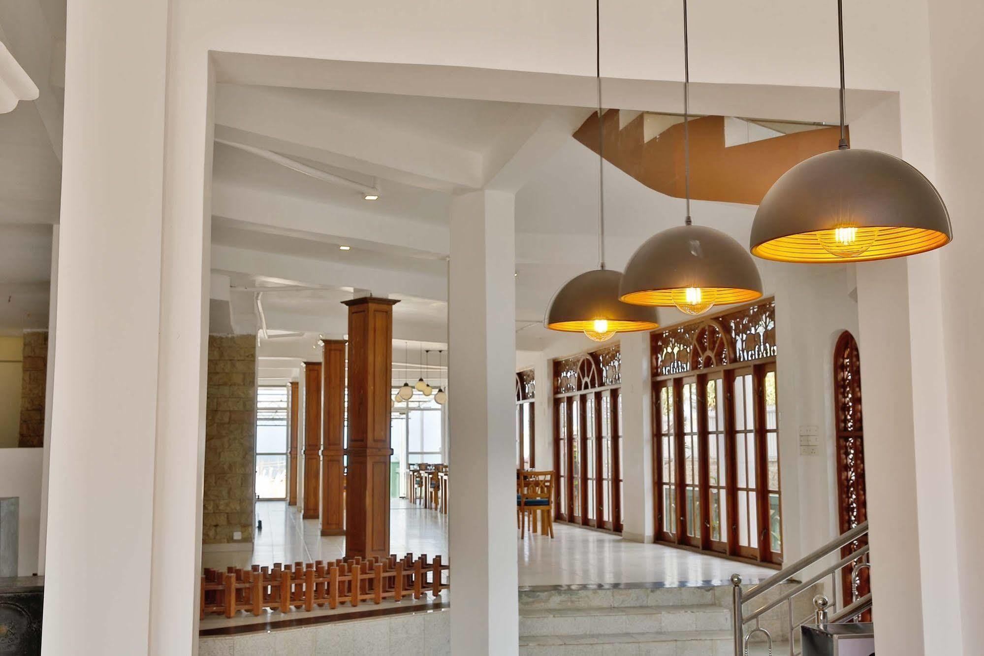 The Reef Beach Hotel 尼甘布 外观 照片