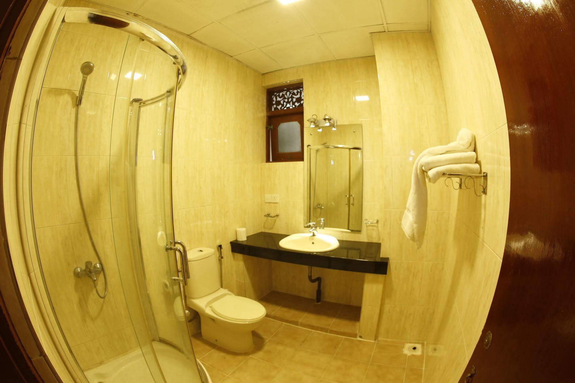 The Reef Beach Hotel 尼甘布 外观 照片