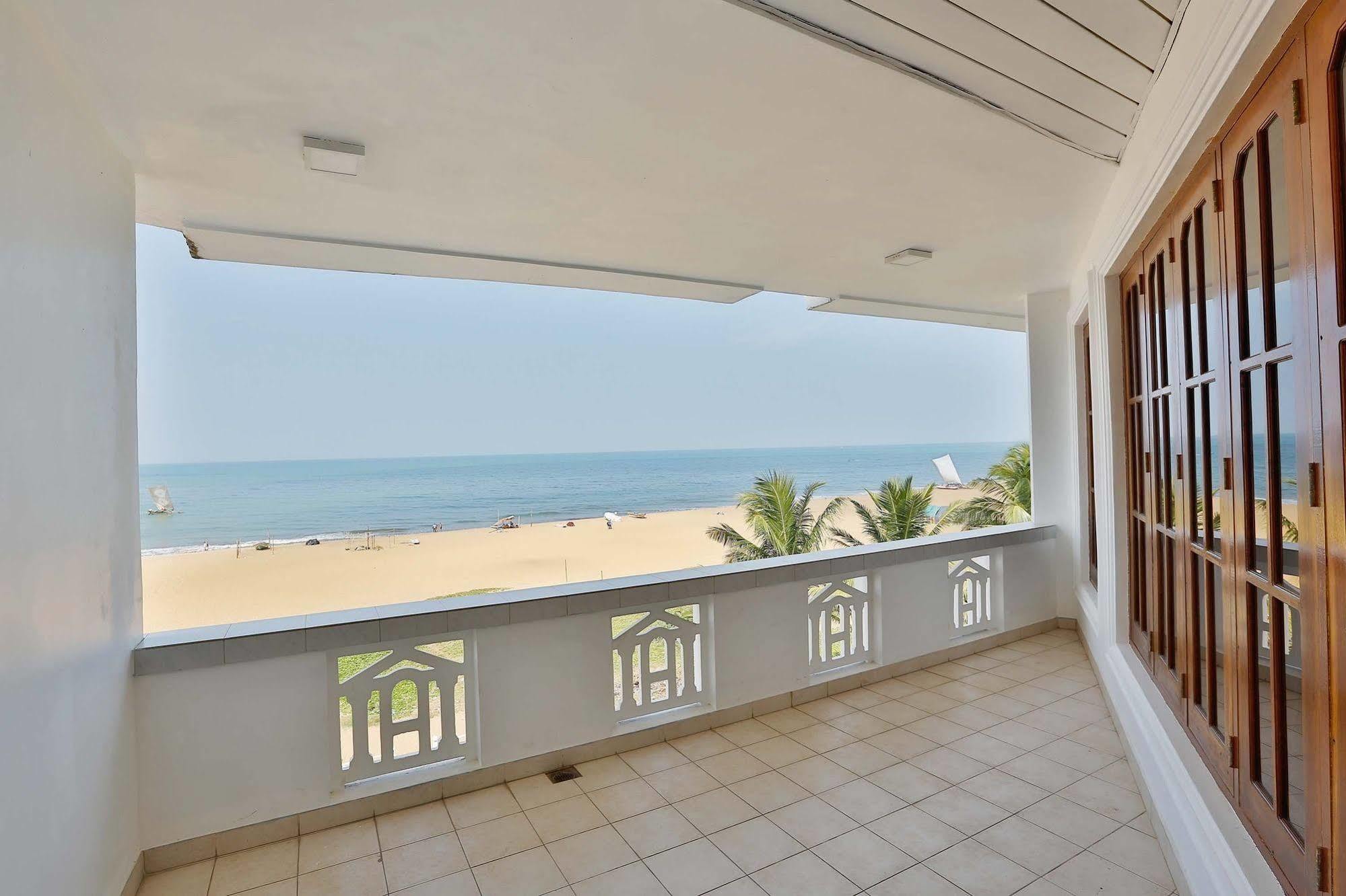 The Reef Beach Hotel 尼甘布 外观 照片