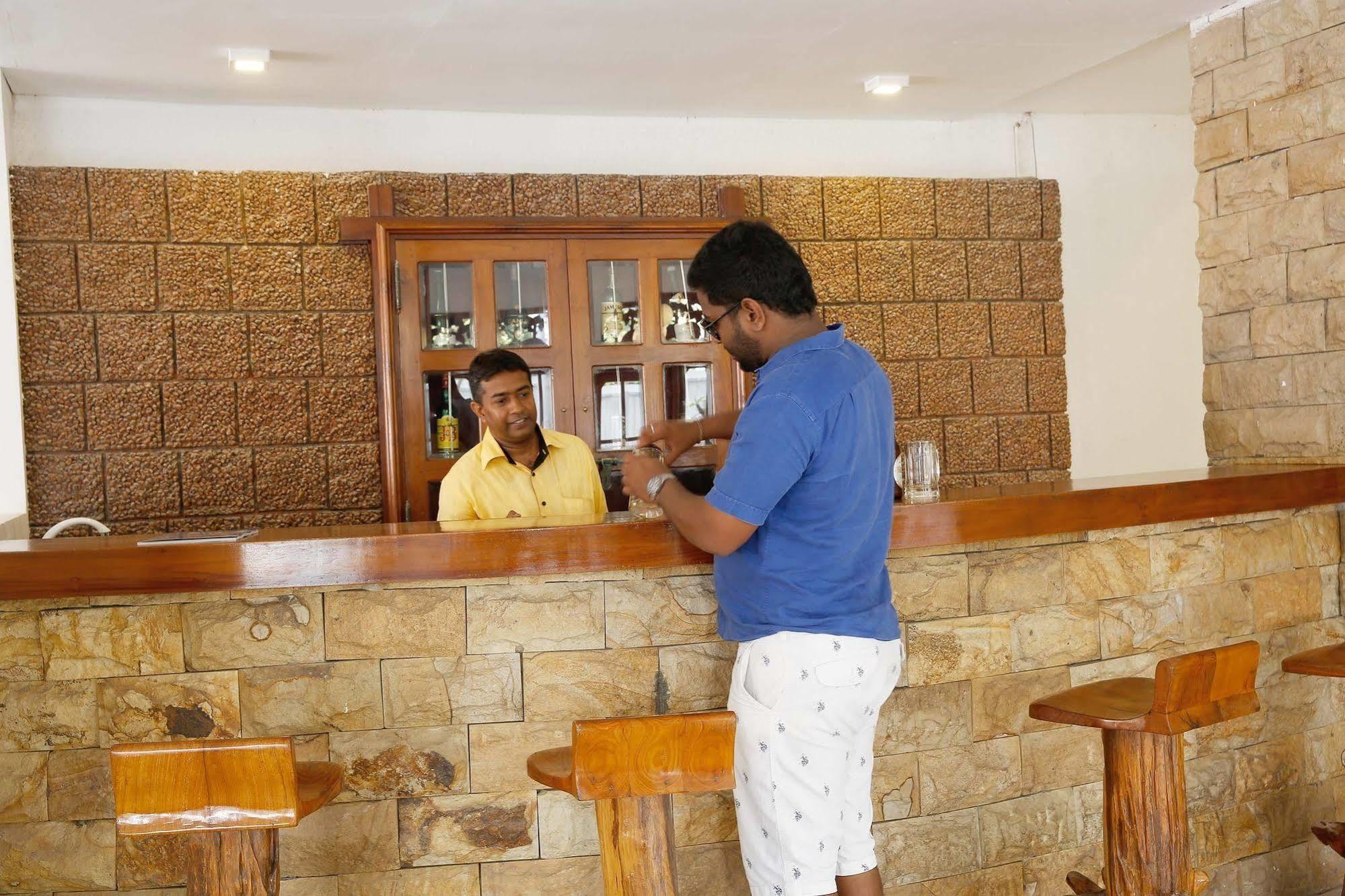 The Reef Beach Hotel 尼甘布 外观 照片